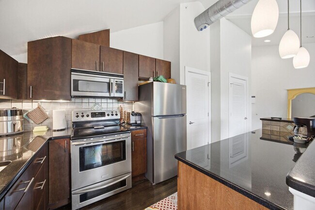 Building Photo - 261 S Limestone