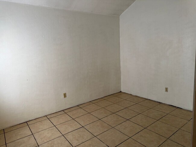 Building Photo - 4304 SW 70th Terrace