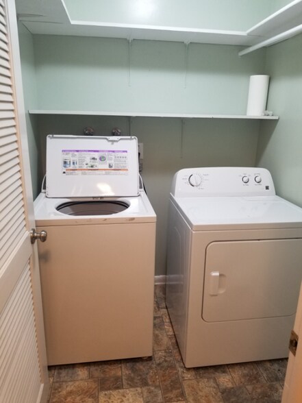 Building Photo - 6213 Dewdrop Way