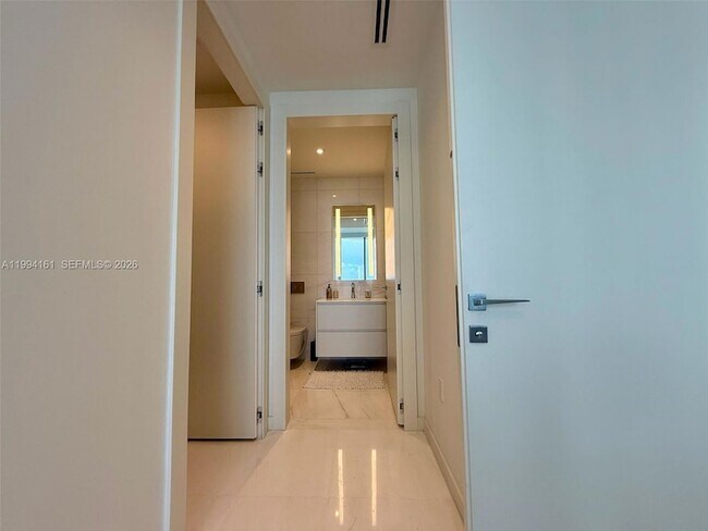 Building Photo - 300 Biscayne Blvd Way