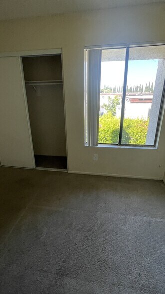 Building Photo - 707 S Webster Ave