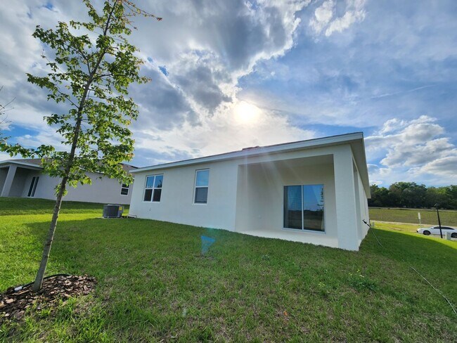 Building Photo - 33286 Country House Dr