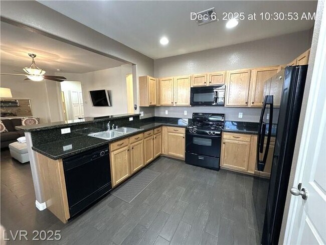 Building Photo - FURNISHED SINGLE STORY LOCATED IN THE HENDERSON AREA!!