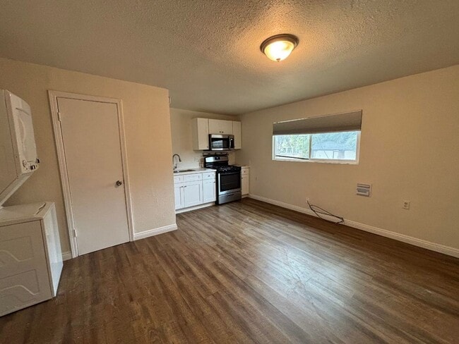 Building Photo - 5890 Antonia Pl