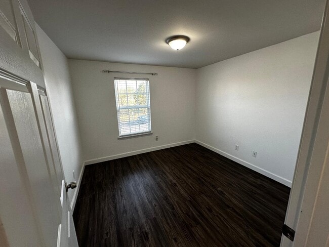 Building Photo - 2200 Spring Creek Ln