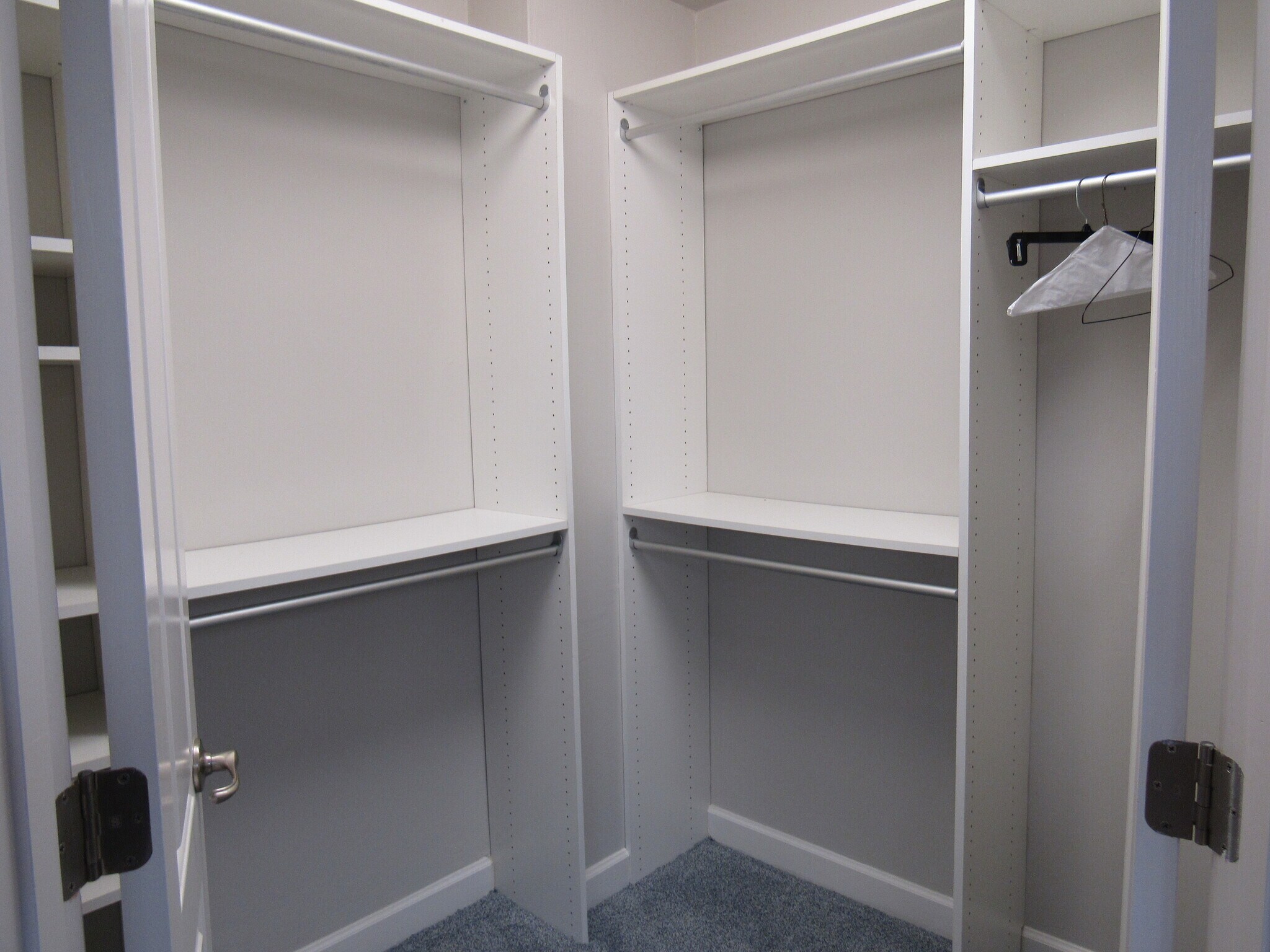 Walk-in closet - 424 Luna Bella Ln