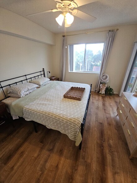 Building Photo - 1590 S 42nd Cir