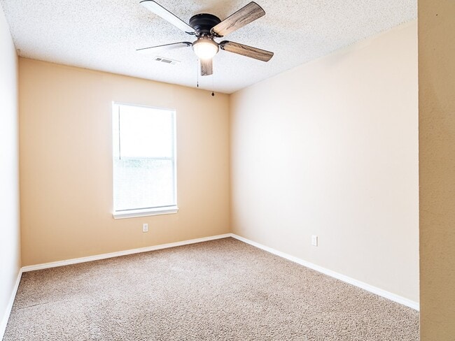 Building Photo - 306 Parkcrest Dr
