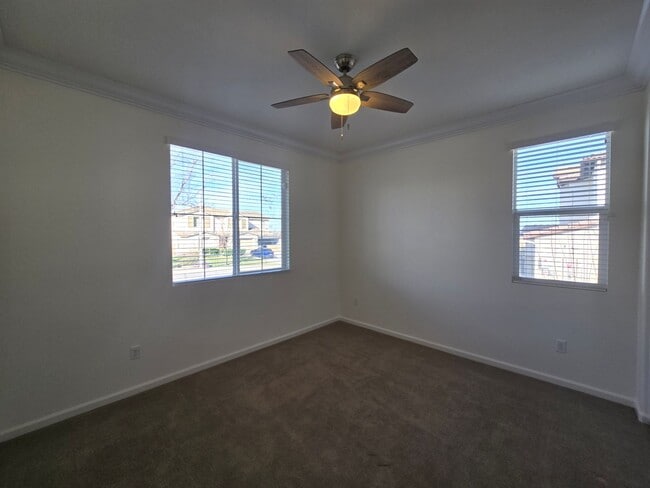 Building Photo - Spacious Woodcrest Single Story