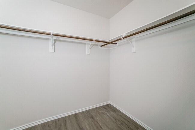 Building Photo - 415 Brushback Dr