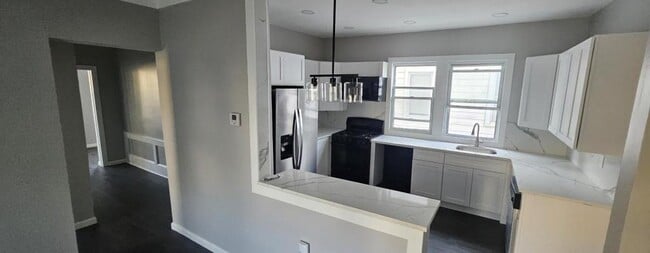 Building Photo - 401 Abington Ave