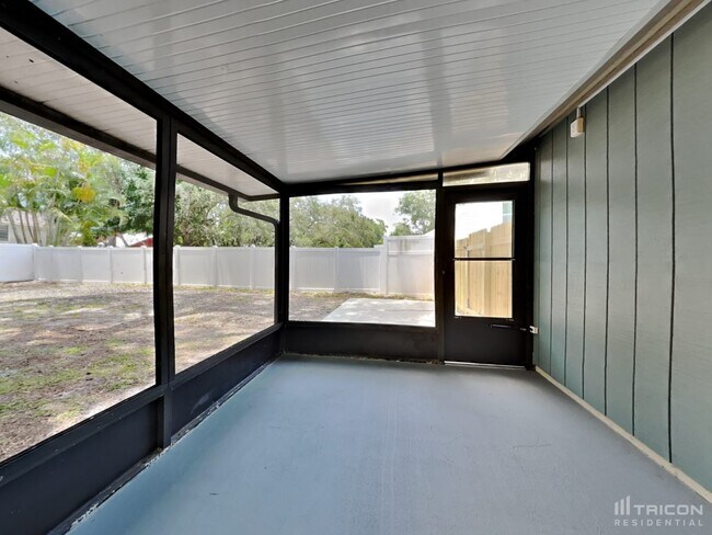 Building Photo - 4356 S Lockwood Ridge Rd