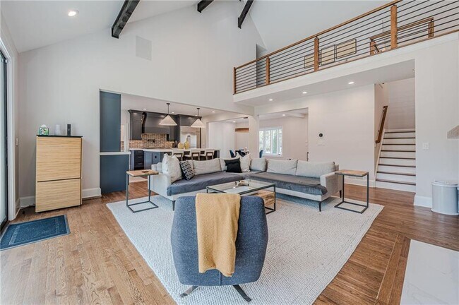 Building Photo - 4562 Columns Dr SE