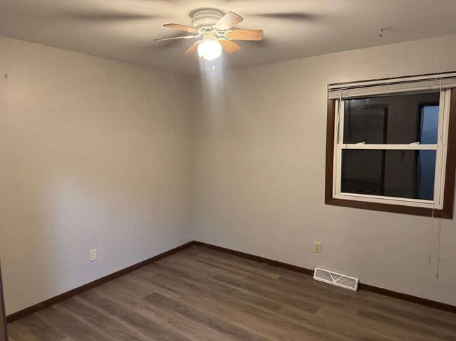 Building Photo - 1305 S Thompson Dr