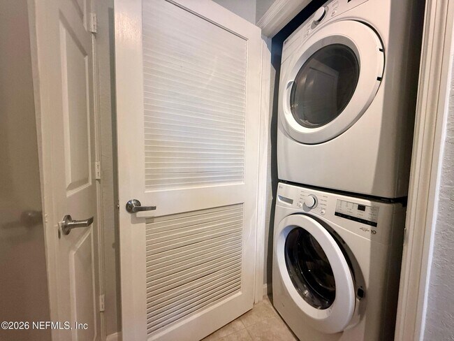 Building Photo - 8539 Gate Pkwy W