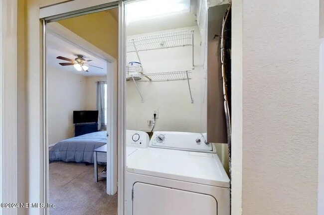 Building Photo - 13703 Richmond Park Dr N