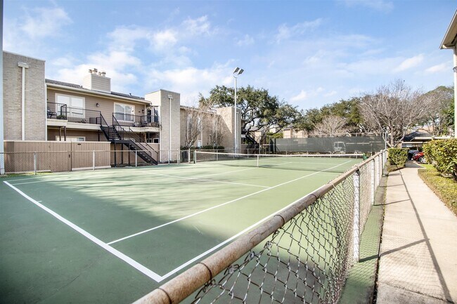Building Photo - 728 Bering Dr
