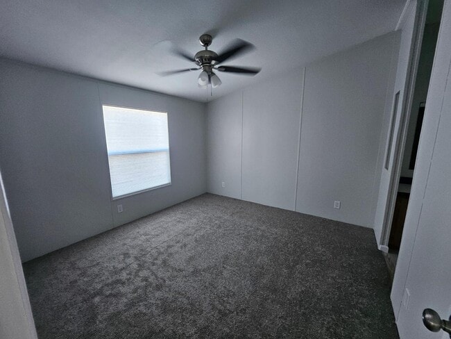 Building Photo - 725 S 97th St