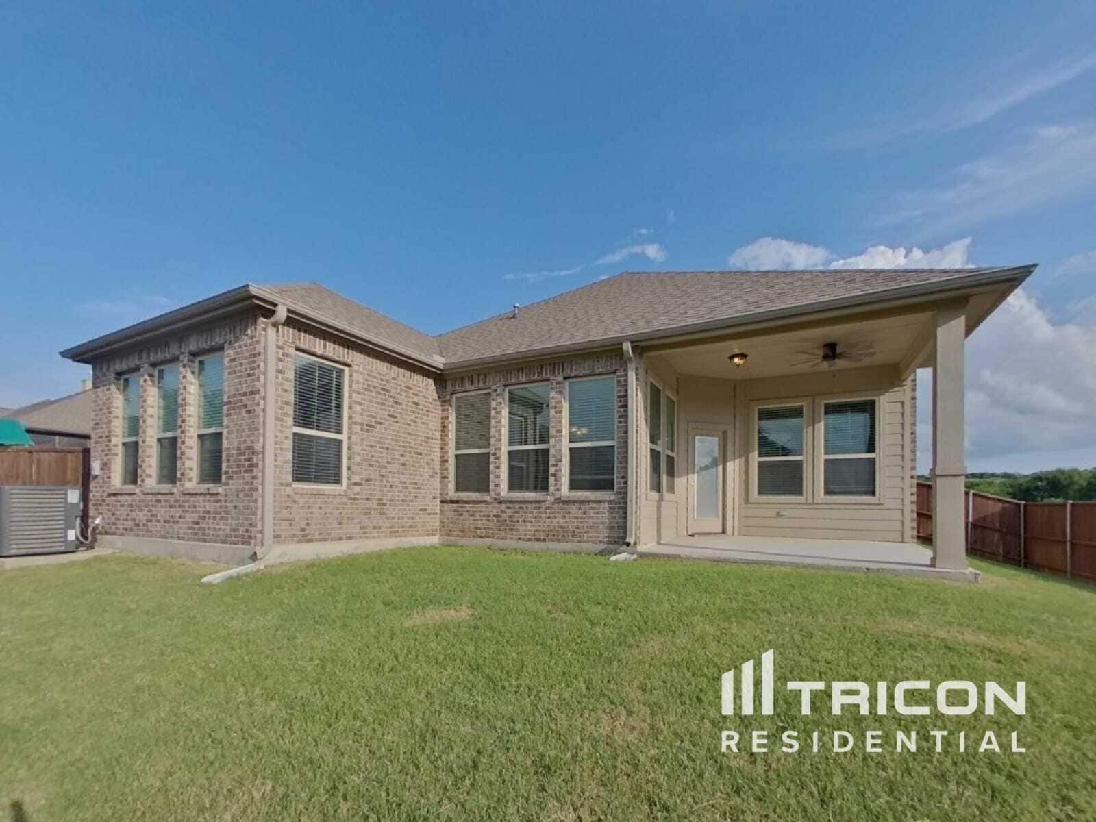 Building Photo - 11344 Live Oak Creek Dr