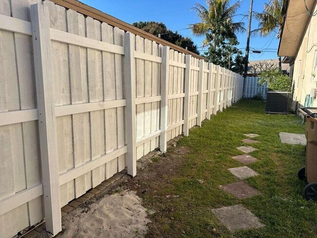 Building Photo - 3291 SW 4th St