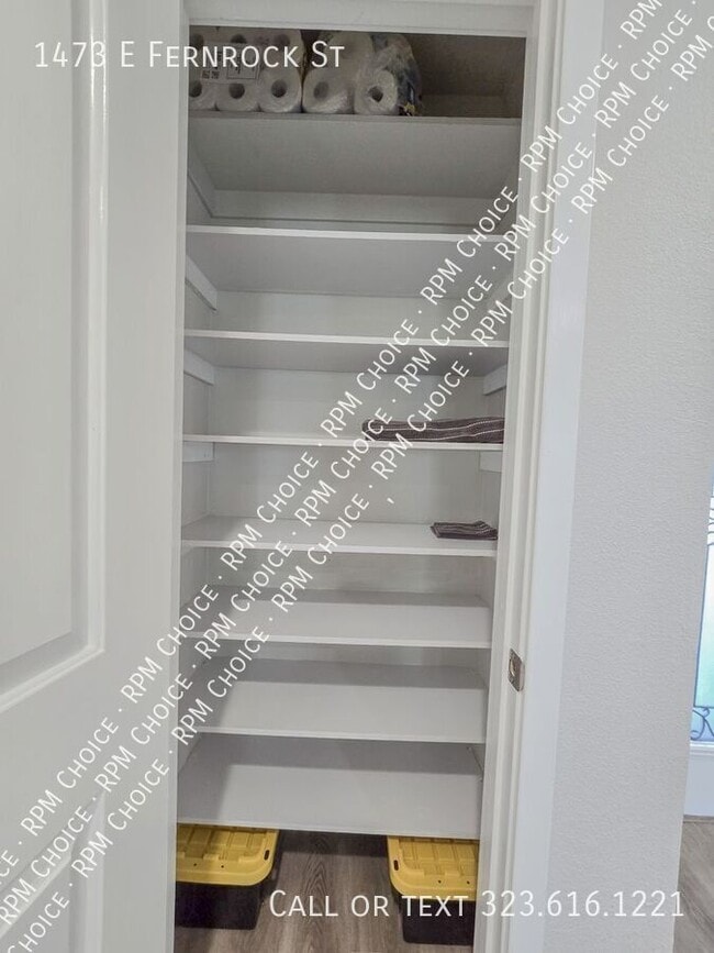 Building Photo - 1473 E Fernrock St