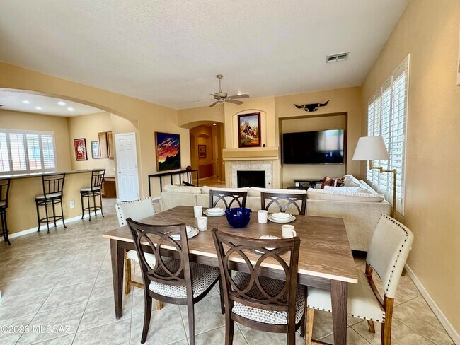 Building Photo - 909 W Leatherleaf Dr