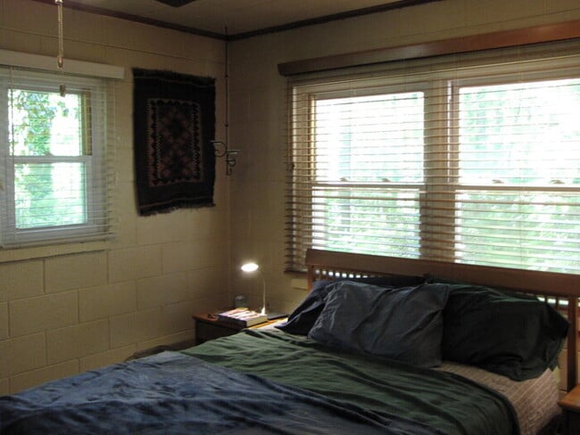 Building Photo - 2907 Elgin St