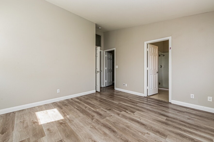 Building Photo - 2216 Jardine Ave