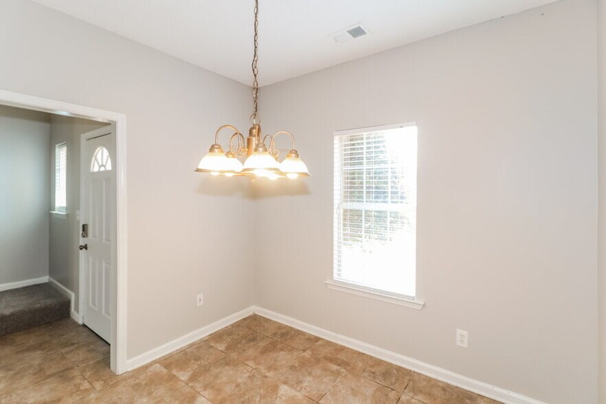 Building Photo - 7806 Wolf Hollow Dr