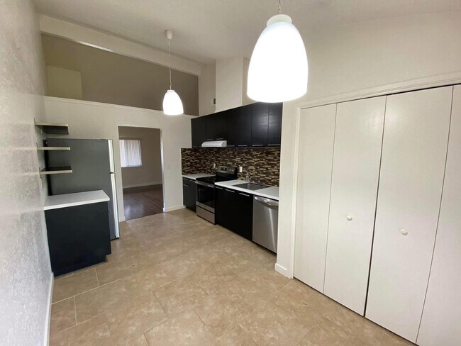 Kitchen - 2821 Pepper Oaks Dr