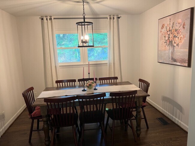 Building Photo - 2202 Idlewood Dr