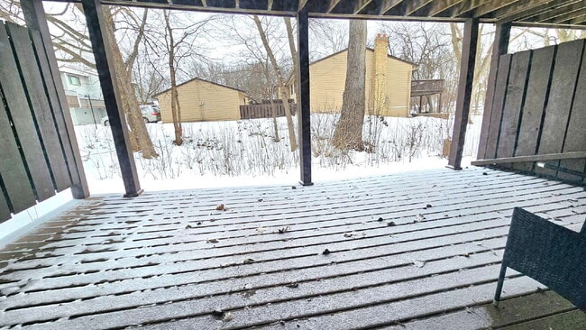 Building Photo - "Charming 3-Bed Townhouse with 2 Full Baths and Spacious 1,492 Sq Ft in Maple Grove!"