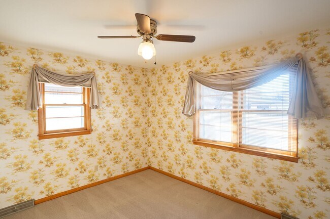 Building Photo - Charming 3 bedroom 1.5 bathroom house in SE Wichita!