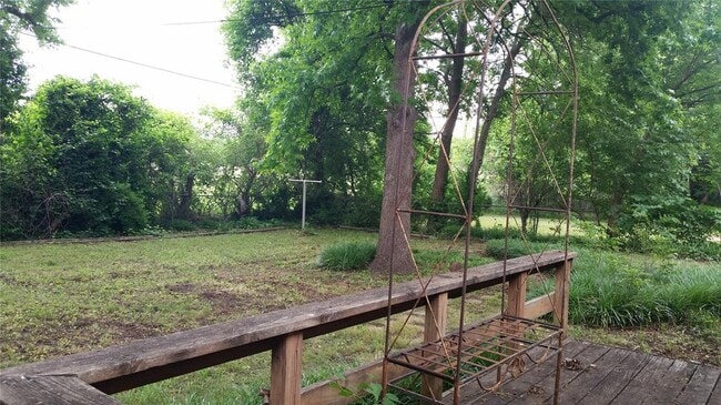 Building Photo - 511 Fleetwood Dr