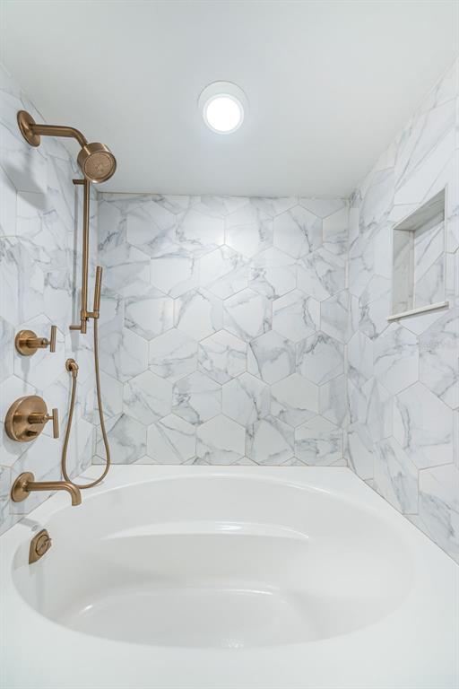 Building Photo - 5901 Bahia Del Mar Cir N