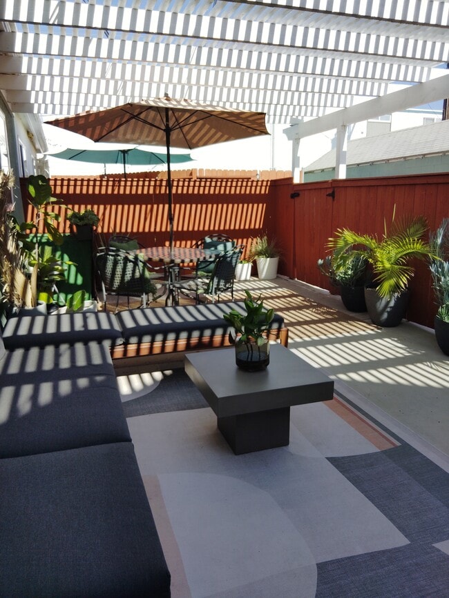 Private enclosed patio - 3138 Collier Ave