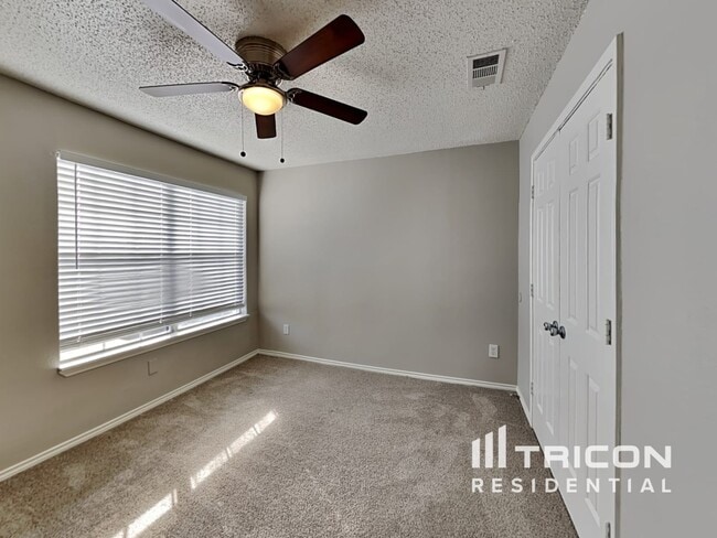 Building Photo - 1534 High Pointe Ln