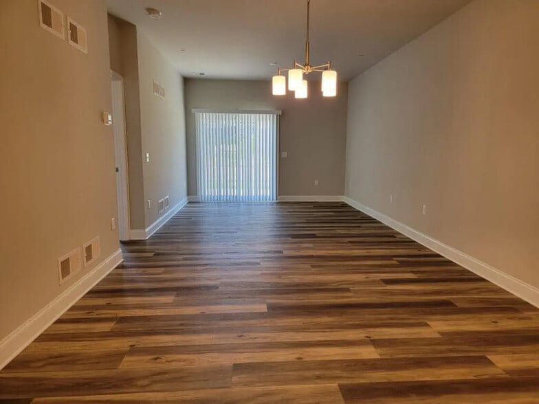 Building Photo - 605 White Chapel Rd