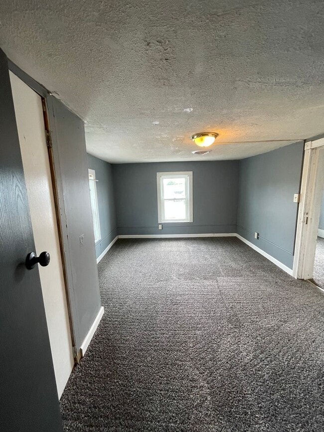 Building Photo - Four Bedroom Available August in Delphi