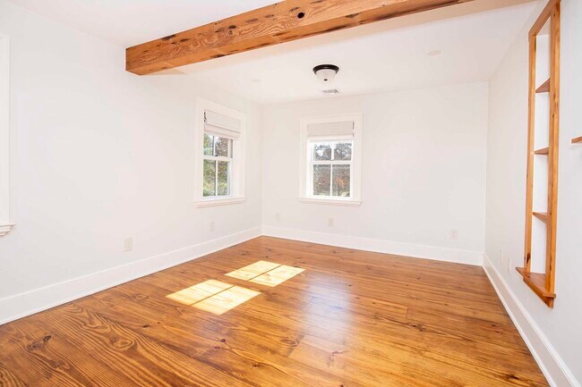 Building Photo - 39 MERRITT Ave