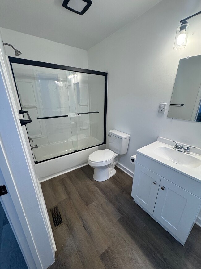 Building Photo - 227 Lewis St