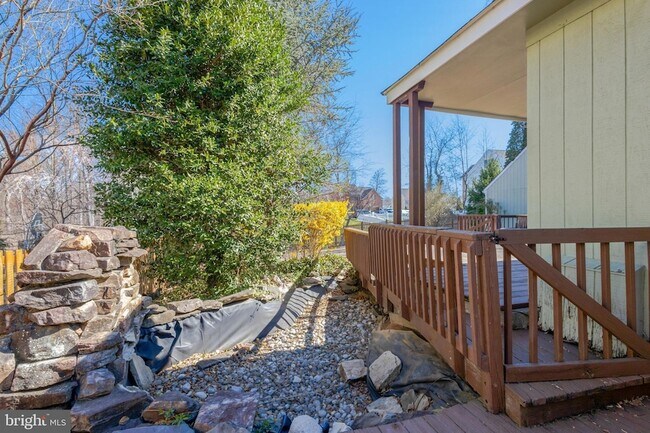 Building Photo - 2031 Hillside Dr