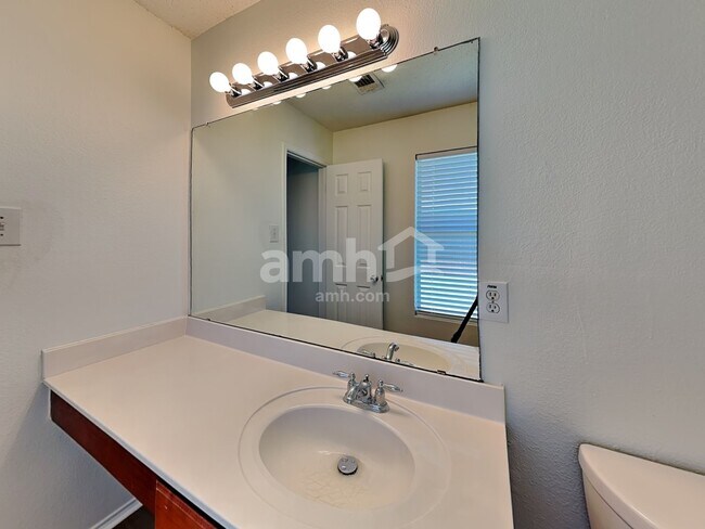 Building Photo - 815 Dove Meadows Dr