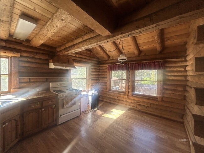 Building Photo - Quaint Log Mountain Cabin for Rent