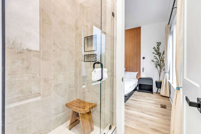 Building Photo - 554 Rosedale Ave