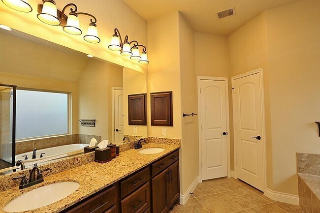 Building Photo - 6707 Miller Shadow Ln