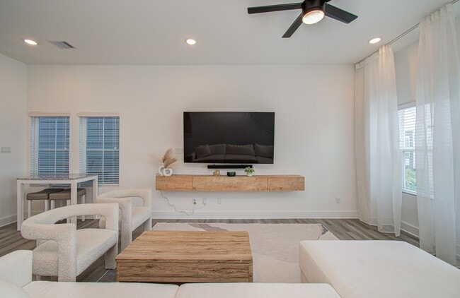 Building Photo - 8325 Springwood Crk Ln
