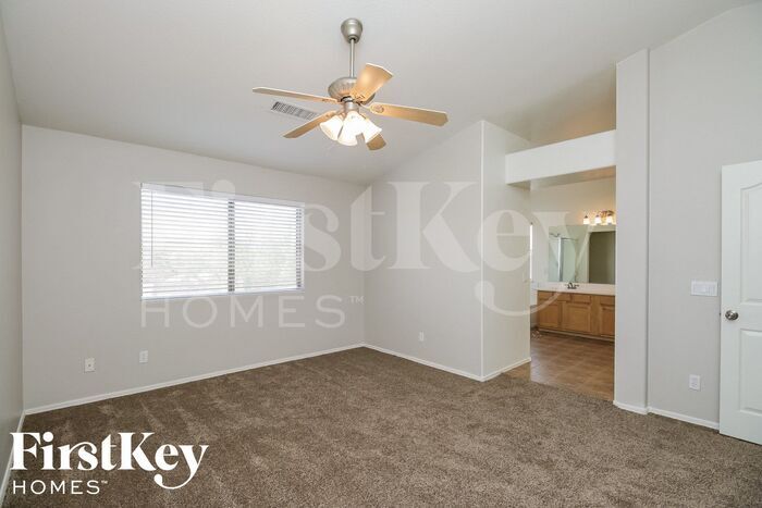 Building Photo - 4392 S Coach House Ct