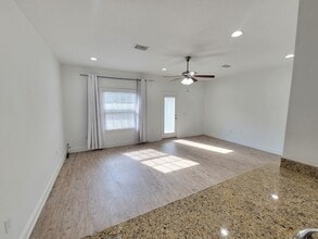 Building Photo - 8825 Little Cormorant Ln