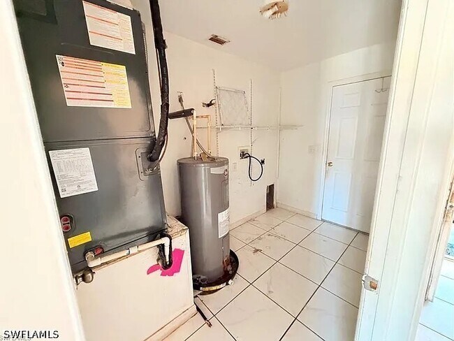 Building Photo - 419 NE 16th Pl